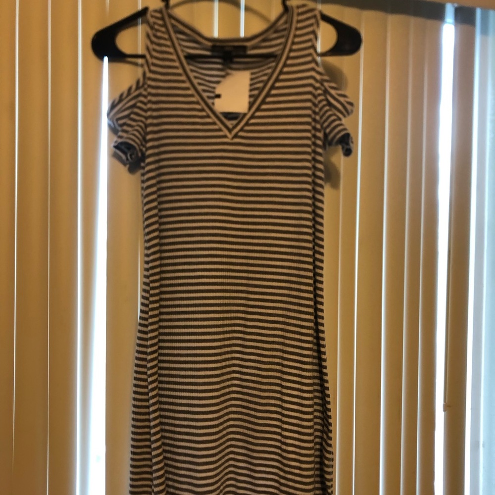 Cute dress. Never worn.